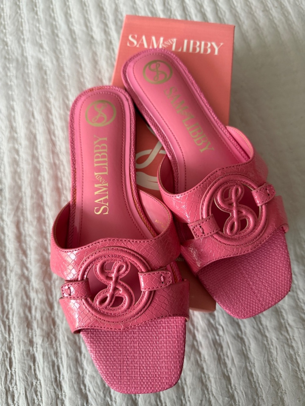 Sam & Libby Guava Pink Logo Slide Sandals 7.5 ❤️❤️